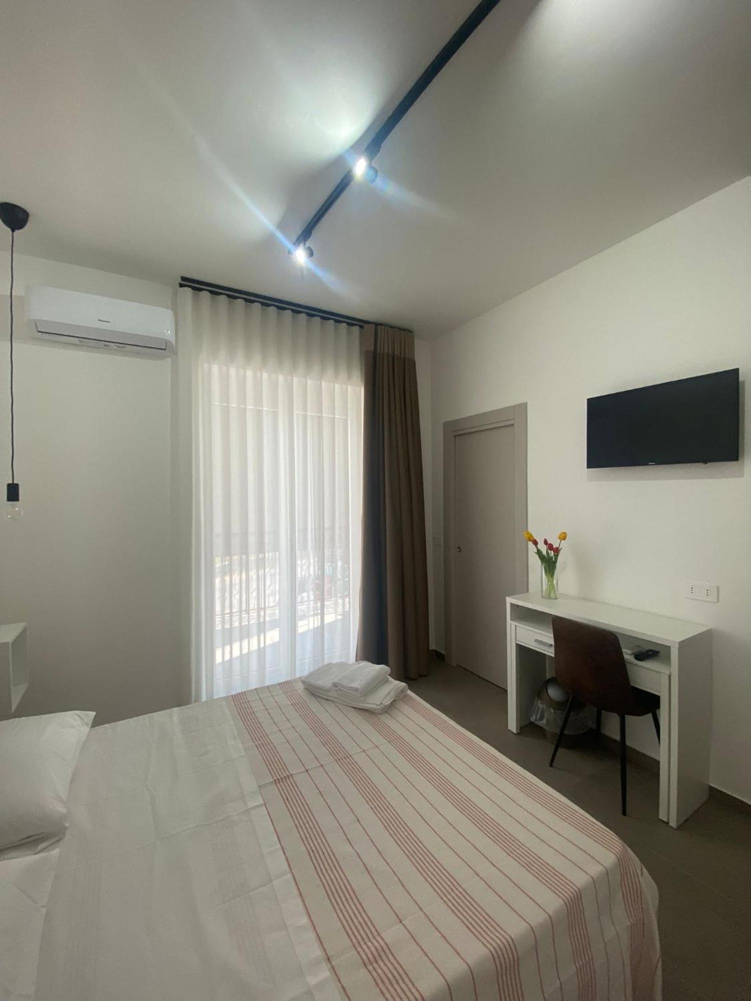 Hyria Rooms Nola Esterno foto